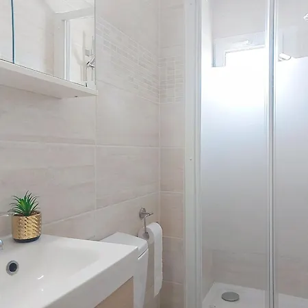 Les Romarins By Interhome Apartmán