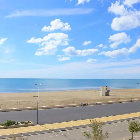 Apartment Les Romarins By Interhome